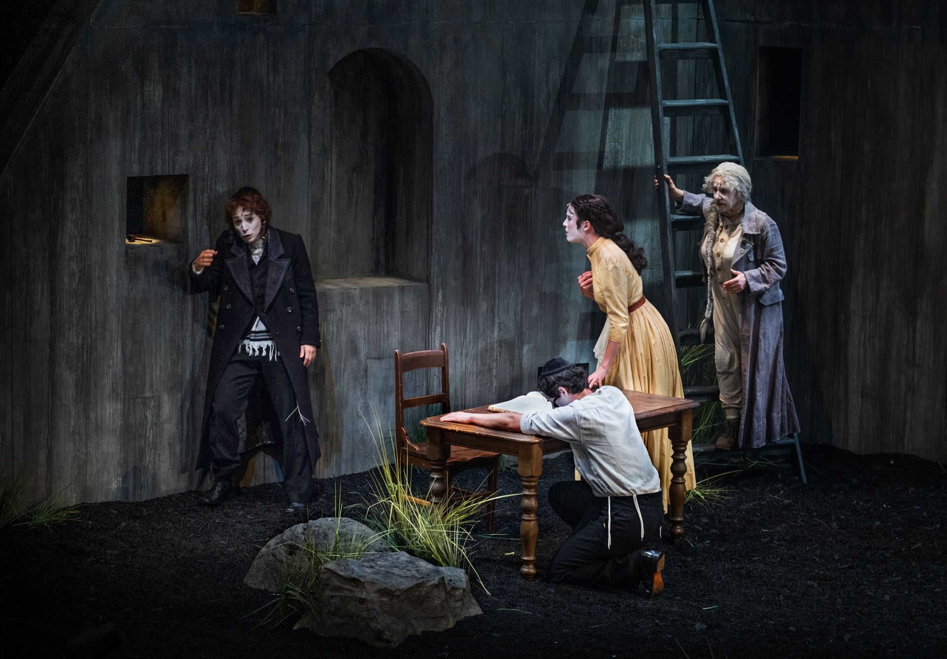 YENTL SOH Even Heaven makes mistakes_Yentl Amy Hack_Avigdor Nicholas Jaquinot_Hode Genevieve Kinsford_Teh Figure Evelyn Krape_Image IgorTurin 2