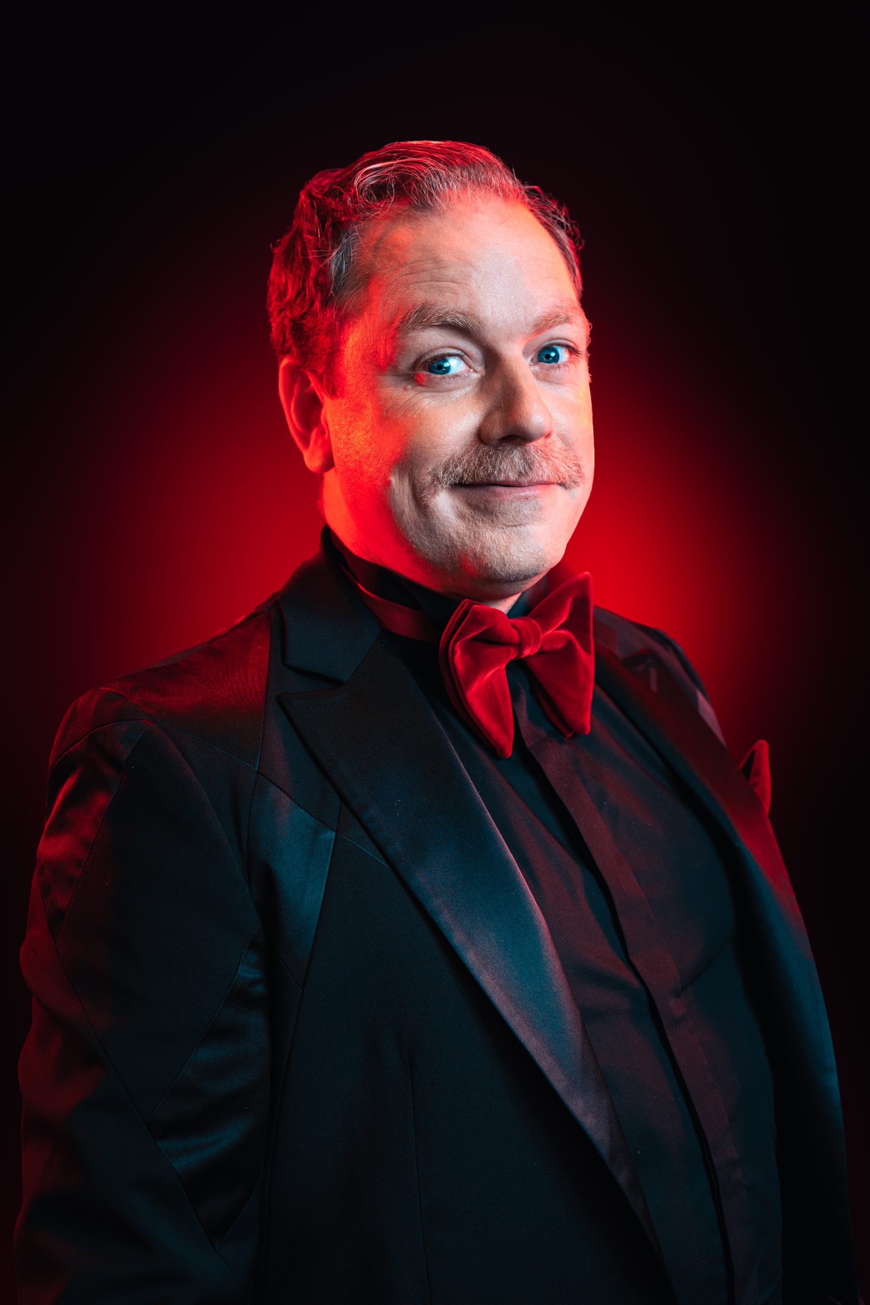 Rufus Hound as The Mesmerist, credit to Ross Kernahan, DMLK Video (2)