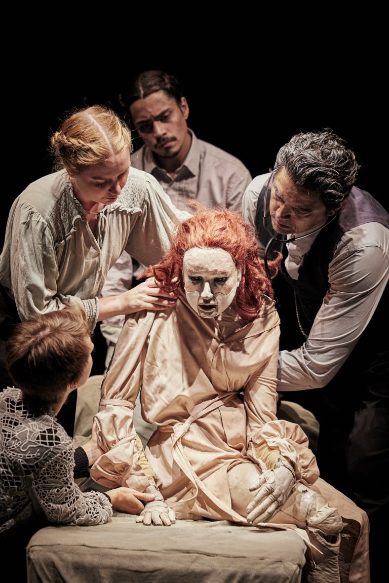 Dracula Lucy's Dream, photo by Christophe Raynaud de Lage (4)